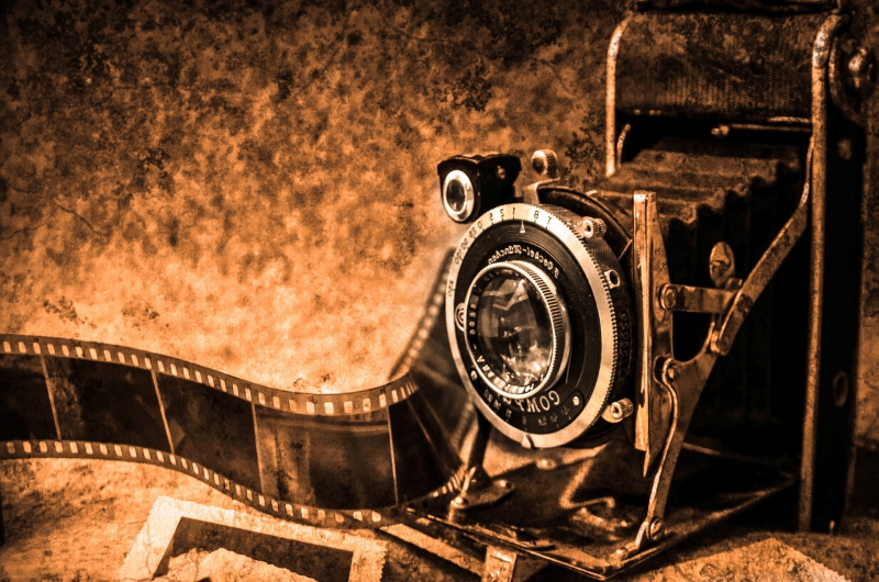 photographe-MASSOINS-min_light-wood-night-camera-photography-vintage-1245236-pxhere.com